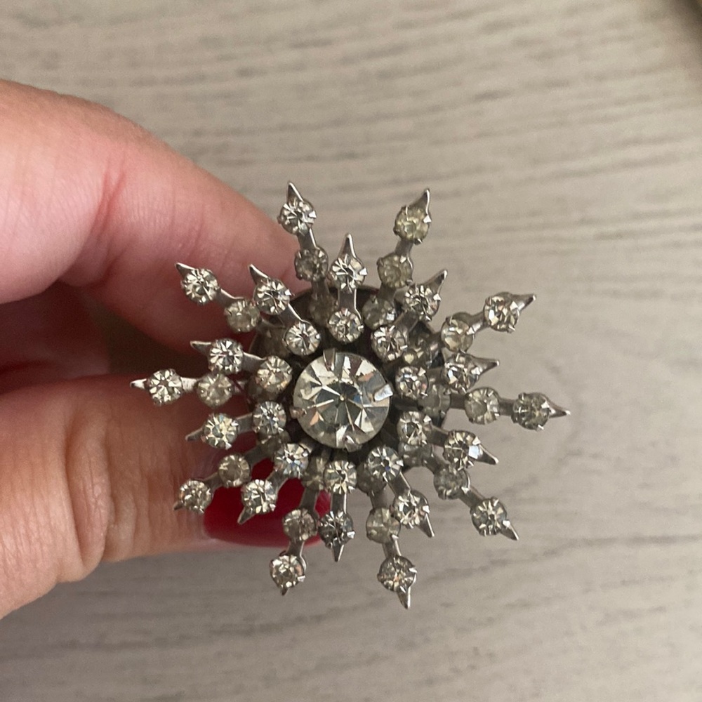 Vintage ring with adjustable band